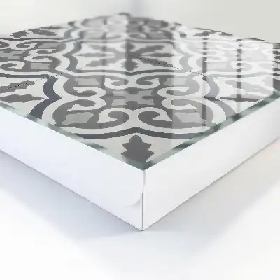 Model geometric în culori gri