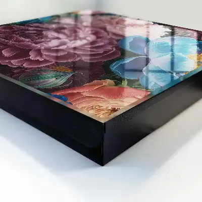 Flori colorate pe fundal negru