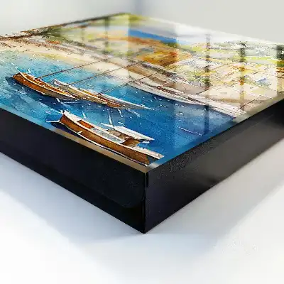 Peisaj de coastă cu marea în fundal