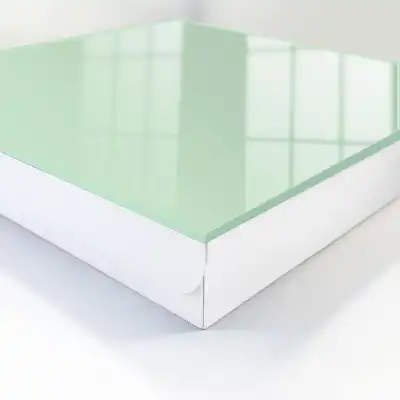 Minimalism verde mentă, luminozitate