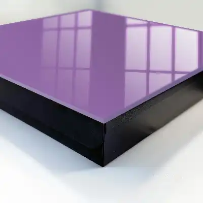 Expresivitatea minimalismului de culoare violetă