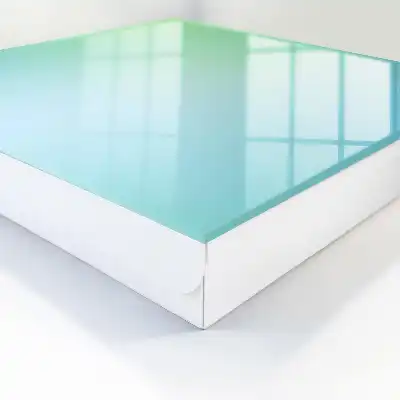 Gradient de culoare verde-albastru
