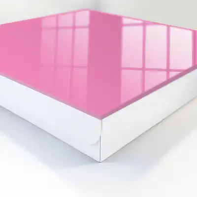 Roz rece al decorațiunilor inutile
