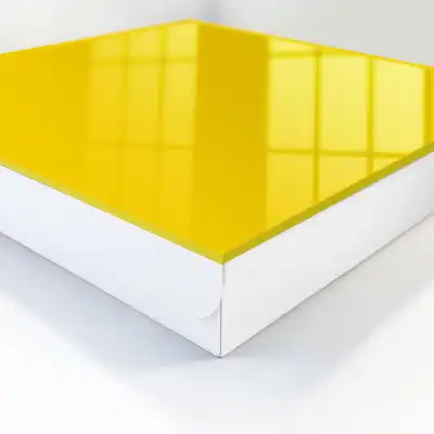 Galben intens, plin de energie