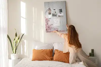Panou de plută cu model floral pe lemn