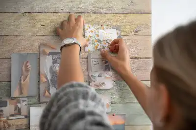 Panou din plută cu plăci în culori pastelate