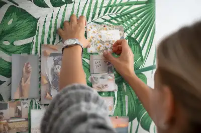 Panou din plută cu model frunze de monstera verzi