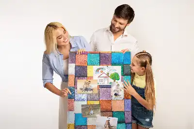 Panou de plută cu blocuri de lemn colorate