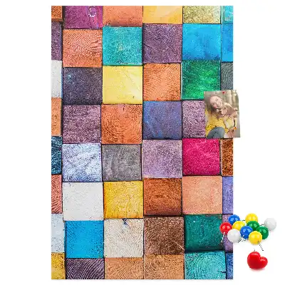 Panou de plută cu blocuri de lemn colorate