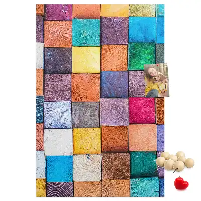 Panou de plută cu blocuri de lemn colorate