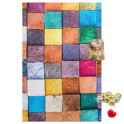 Panou de plută cu blocuri de lemn colorate