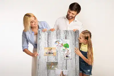 Panou de plută cu plăci pictate