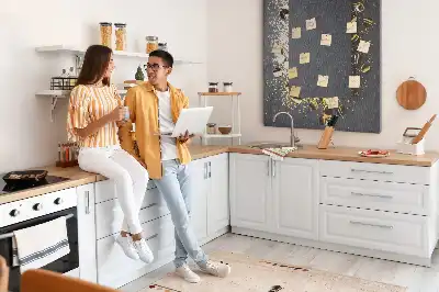 Panou de plută cu model confetti aurii