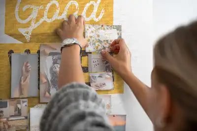 Panou din plută cu slogan motivațional