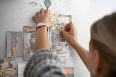 Panou din plută cu motiv vlăstar de plantă cu frunze