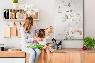 Panou din plută cu motiv vlăstar de plantă cu frunze