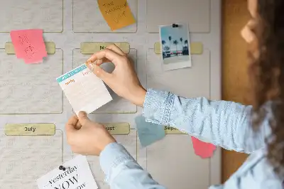 Panou din plută tip calendar anual