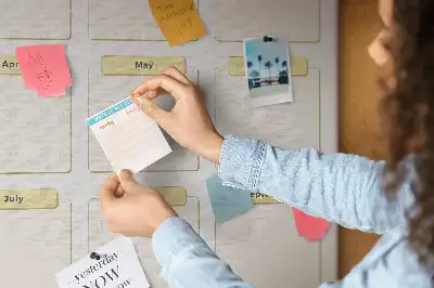 Panou din plută tip calendar anual