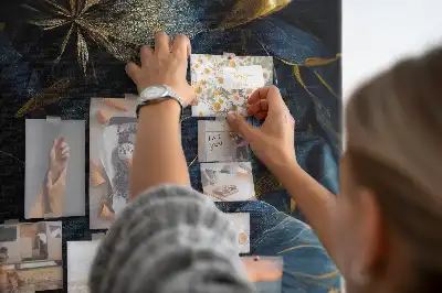 Panou din plută cu motiv floral închis la culoare