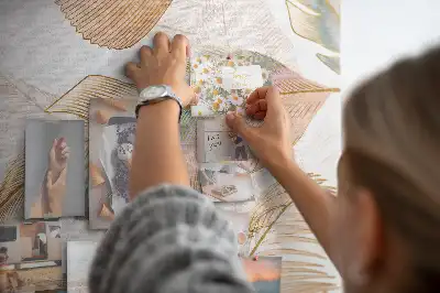 Panou de plută cu motiv de pană de pasăre