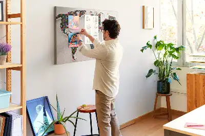Hartă artistică a continentelor din plută