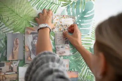 Panou din plută cu imprimeu de frunze tropicale și compoziție vegetală