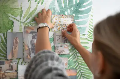Panou din plută cu imprimeu de frunze tropicale și compoziție vegetală