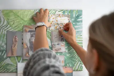 Panou din plută cu imprimeu de frunze tropicale și compoziție vegetală