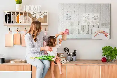 Tablă de plută cu design tipografic Home pentru peretele sufrageriei
