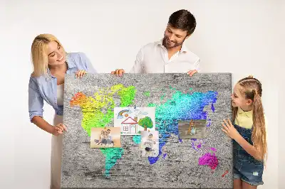 Panou din plută reprezentând harta lumii