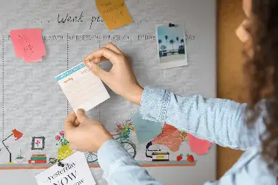 Tablă de plută tip calendar săptămânal pentru perete
