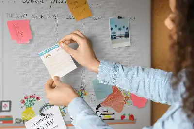 Tablă de plută tip calendar săptămânal pentru perete