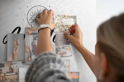 Panou din plută cu sloganul Chemarea aventurii