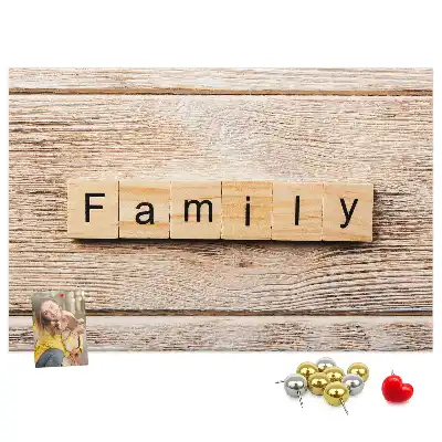 Tablă din plută cu motiv decorativ familial