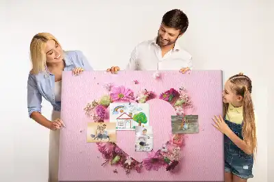 Panou din plută în formă de inimă cu flori