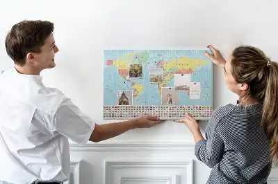 Tablă de plută cu hartă geografică a lumii