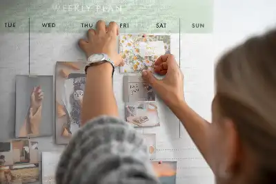 Tablă din plută pentru organizarea sarcinilor pe 7 zile