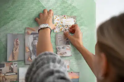 Tablă din plută cu model abstract triunghiular
