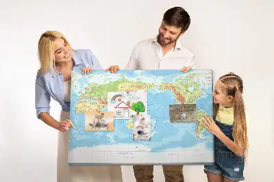 Panou din plută cu harta fizică a lumii