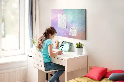 Tablă de plută cu pioneze colorate