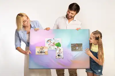 Tablă de plută cu pioneze colorate