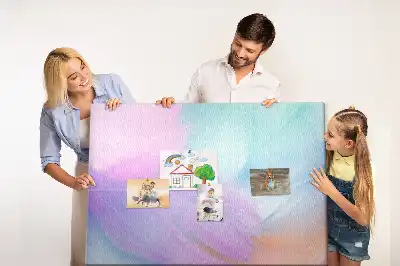 Tablă de plută cu pioneze colorate
