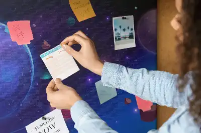Panou de plută cu model planete și galaxie