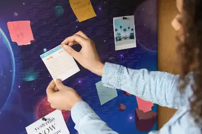 Panou de plută cu model planete și galaxie
