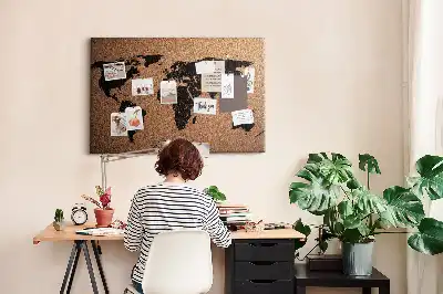 Tablă din plută cu contur minimalist al continentelor