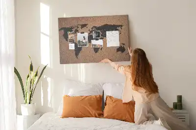 Tablă din plută cu contur minimalist al continentelor