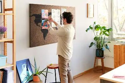 Tablă din plută cu contur minimalist al continentelor