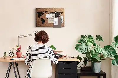 Tablă din plută cu contur minimalist al continentelor