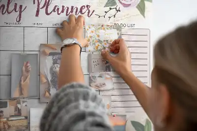 Tablă de plută cu model de trandafiri și planificator
