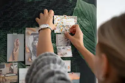 Panou din plută cu model de frunză tropicală Monstera